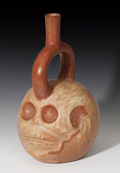 PREHISPÁNICO. Cultura Moche. Botella gollete con asa estribo (400-800 d.C.). Cer...