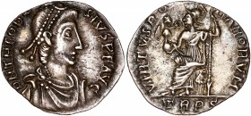 Theodosius (379-395) Ar Siliqua - Trier 
A/ D N THEODOSIVS P F AVG
R/ VIRTVS ROMANORVM / TRPS
Reference: RIC 106a
Good very fine 
1,45g - 17.05mm - 11...