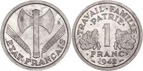 État Français (1940 - 1944) Pré-série de 1 Franc État Français avec globules 
1942 - Aluminium - Lourde 
A/ ETAT FRANCAIS
R/ TRAVAIL FAMILLE PATRIE - ...
