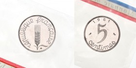 Vème République (1959 - Present) Piéfort de 5 Centimes épi,
1961 - Acier inoxidable
A/ REPUBLIQUE FRANÇAISE
R/ 1961 5 CENTIMES
Reference: GEM. 21....