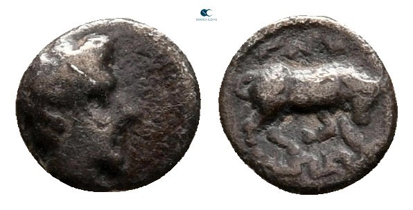 Ionia. Magnesia ad Maeander circa 450-350 BC. 
Tetartemorion AR

5 mm, 0,20 g...