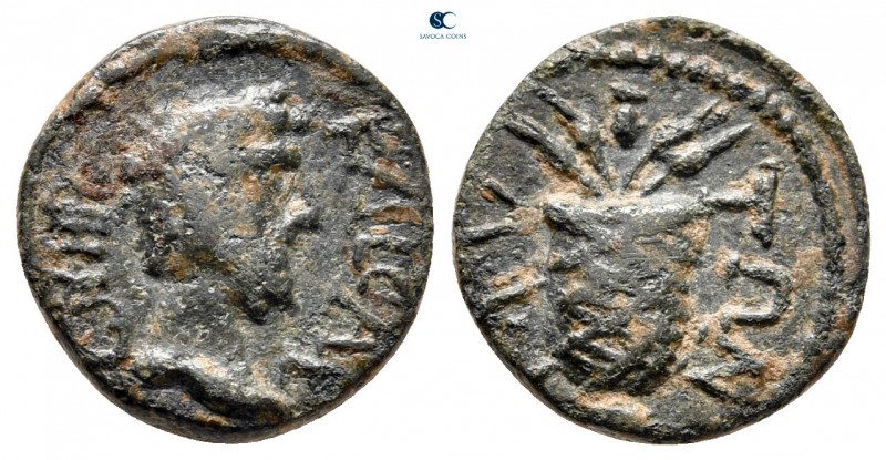 Aiolis. Elaia. Commodus AD 180-192. 
Bronze Æ

14 mm, 2,03 g



very fine...