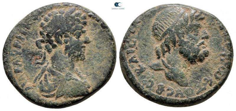 Cilicia. Anazarbos. Commodus AD 180-192. 
Bronze Æ

22 mm, 10,09 g



ver...