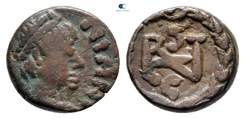 The Ostrogoths. Rome AD 526-534. In the name of Justinian I.
Nummus Æ

8 mm, ...