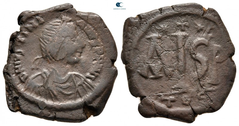 Justinian I AD 527-565. Thessalonica
16 Nummi Æ

24 mm, 6,29 g



very fi...