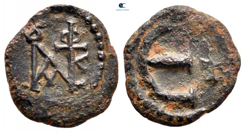 Justin II AD 565-578. Constantinople
Pentanummium Æ

13 mm, 1,46 g



ver...