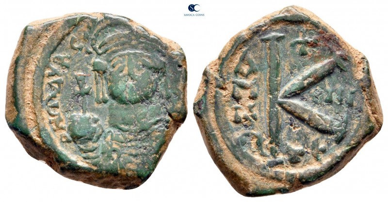 Maurice Tiberius AD 582-602. Thessalonica
Half Follis or 20 Nummi Æ

21 mm, 6...