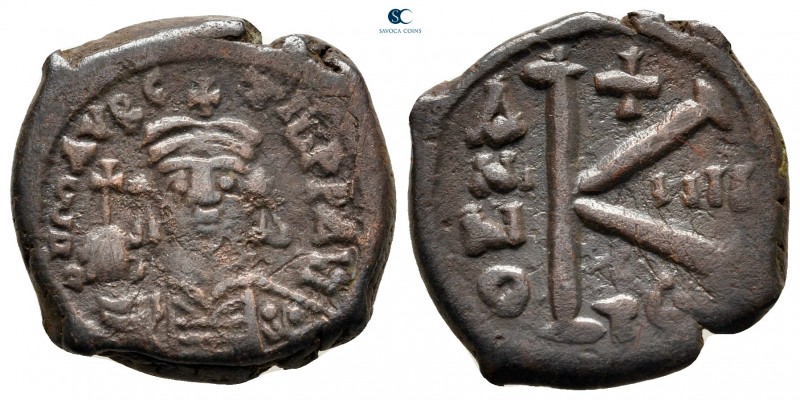 Maurice Tiberius AD 582-602. Thessalonica
Half Follis or 20 Nummi Æ

20 mm, 5...