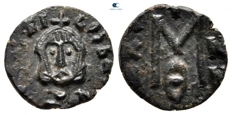 Theophilus AD 829-842. Syracuse
Follis or 40 Nummi Æ

12 mm, 1,39 g



ve...