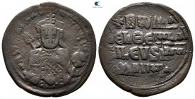 Romanus I Lecapenus AD 920-944. Constantinople. Follis or 40 Nummi Æ