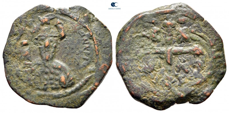 Tancred AD 1101-1103. Antioch
Follis Æ

21 mm, 3,49 g



nearly very fine...