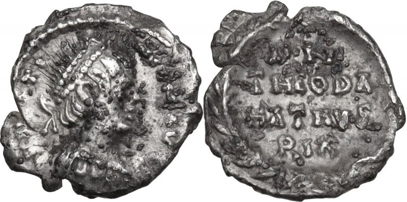Ostrogothic Italy. Theodahad (534-536). AR Quarter Siliqua in the name of Justin...