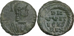 Ostrogothic Italy. Witigis (536-539). AE Decanummium, Ravenna mint. Obv. [INVICTA ROMA] Helmeted and draped bust of Roma right. Rev. DN/VVIT/ICES/REX ...