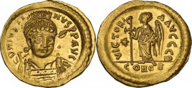 Justin I (518-527). AV Solidus, Constantinople mint, c. 518-519 AD. Obv. DN IVSTI-NVS PP AVG. Helmeted and cuirassed bust facing slightly right, holdi...