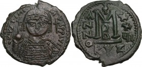 Justinian I (527-565). AE Follis, Cyzicus mint, Dated RY 26 (552-3 AD). Obv. D И IVSTIИIAИVS P P AVG. Helmeted and cuirassed bust facing, holding glob...