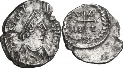 Justinian I (527-565). AR Quarter Siliqua, Carthage mint. Obv. D N IVSTINI-ANVS P P AC. Pearl-diademed, draped and cuirassed bust right. Rev. V-O / M-...
