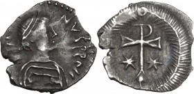 Justin II (565-578). AR Half Siliqua, Ravenna mint. Obv. [DN IVSTI] NVS PP AIC. Diademed and cuirassed bust right. Rev. Christogram with globus at the...