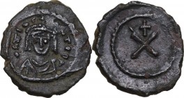 Tiberius II Constantine (578-582). AE Decanummium, Constantinople mint. Obv. d m TIb C - ONT PP A. Crowned, draped and cuirassed bust facing. Rev. Lar...