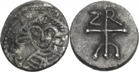 Roma. Costante II con San Zaccaria (741-752). 1/8 di siliqua o 30 nummi. D/ Busto frontale dell'imperatore Costante II con globo crucigero nella destr...