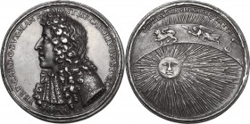 Ferdinando Carlo di Gonzaga-Nevers (1652-1708). Medaglia con piccolo bordo modanato 1686. D/ FERD CARD G DVX MANT MONTISF CAROLIV GVAST ETC. Busto a s...