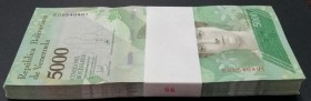 Venezuela, 5.000 Bolívares, 2017, UNC, pNew, BUNDLE
(Total 100 consecutive banknotes)
Estimate: USD 30-60