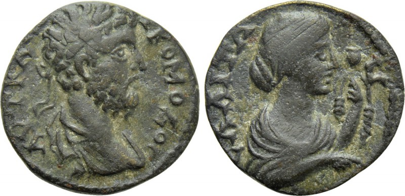 AEOLIS. Elaea. Commodus (177-192). Ae. 

Obv: ΑVΤ Κ Λ ΑVΡ ΚOΜOΔOС. 
Laureate,...