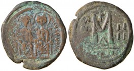 Giustino II (565-578) Follis (Costantinopoli) Gli imperatori seduti di fronte - R/ Lettera M - Sear 360 AE (g 14,46)
MB