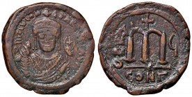 BISANZIO Maurizio Tiberio (578-582) Follis A. YII (Costantinopoli) Busto coronato di fronte - R/ Valore - Sear 494 AE (g 12,60)
qBB