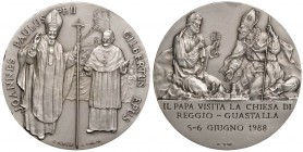 Giovanni Paolo II (1978-2005) Medaglia 1988 Visita alla Chiesa di Reggio-Guastalla - Opus: Merighi - AG (g 51,40 marcato 800 - Ø 49 mm) Colpo al bordo...