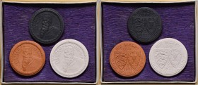 GERMANIA Tre Monete in colori bianco, nero e rosso, in porcellana 1923 raffiguranti l’imperatore Federico Barbarossa - Nell’astuccio originale con la ...