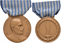 Vittorio Emanuele III (1900-1946) Medaglia Al merito di lungo comando - AE (g 17,38 - 35 mm) Con nastrino
SPL