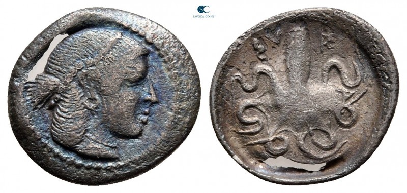 Sicily. Syracuse circa 460-450 BC. 
Litra AR

13 mm, 0,75 g

Diademed head ...