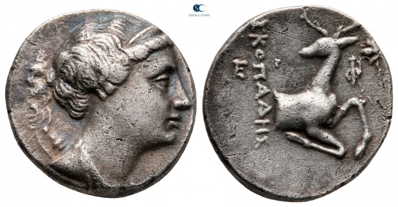 Ionia. Ephesos circa 258-202 BC. Skopades, magistrate
Didrachm AR

20 mm, 6,3...