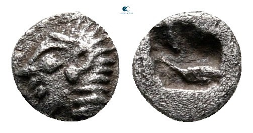 Ionia. Kolophon circa 520-500 BC. 
Tetartemorion AR

5 mm, 0,13 g

Head of ...