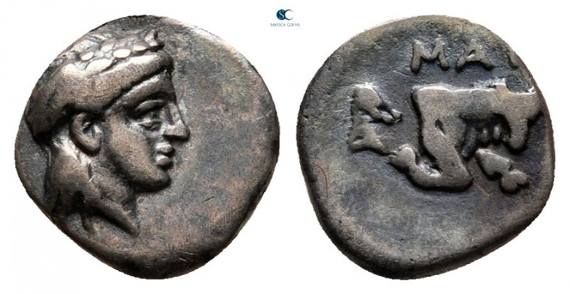 Ionia. Magnesia ad Maeander circa 350-325 BC. 
Obol AR

10 mm, 0,61 g

Laur...