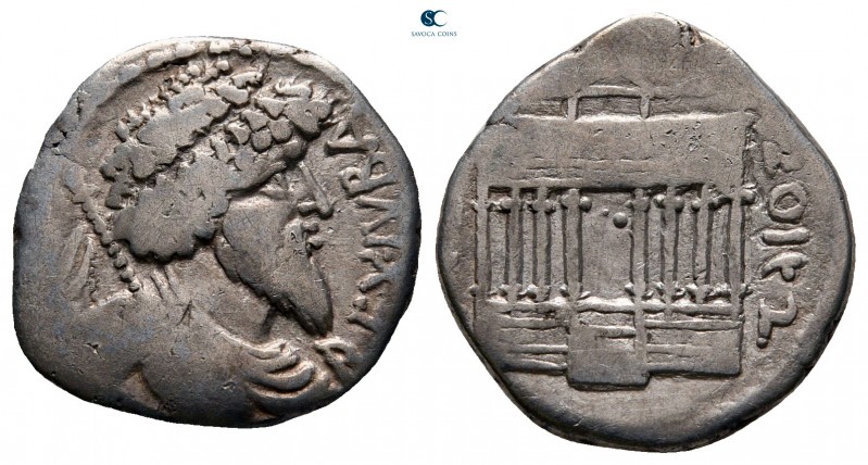 Kings of Numidia. Juba I 60-46 BC. 
Denarius AR

18 mm, 3,64 g

REX IVBA, d...