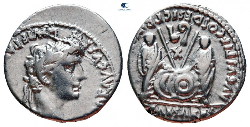 Augustus 27 BC-AD 14. Lugdunum (Lyon)
Denarius AR

17 mm, 3,76 g

[CAESA]R ...