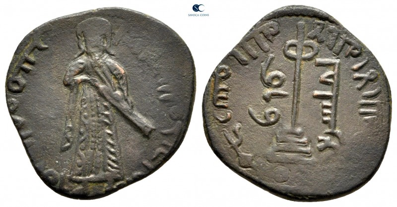 Arab-Byzantine. Qinnasrin. trmp. Abd al-Malik ibn Marwan AH 65-86. 
Fals AE

...