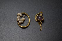Two Roman AV earrings, 2nd - 4th Cent. AD