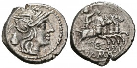 GENS CASSIA. Denario. (Ar. 3,89g/18mm). 126 a.C. Roma. (FFC 554; Crawford 226/1). Anv: Cabeza de Roma a derecha, delante estrella sobre urna. Rev: Lib...