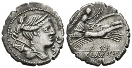 GENS CLAUDIA. Denario. (Ar. 3,57g/19mm). 79 a.C. Taller auxiliar de Roma. (FFC 566; Crawford 383/1a). Anv: Busto diademado de Diana a derecha con carc...
