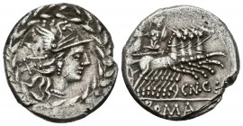 GENS GELLIA. Denario. (Ar. 3,84g/20mm). 138 a.C. Roma. (FFC 740; Crawford 232). Anv: Cabeza de Roma a derecha, detrás X, todo ello rodeado por corona ...