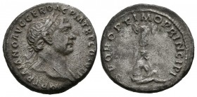 TRAJANO. Denario. (Ar. 3,08g/18mm). 103-111 d.C. Roma. (RIC 220). Anv: Busto laureado de Trajano a derecha, alrededor leyenda: IMP TRAIANO GER DAC P M...