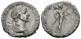 TRAJANO. Denario. (Ar. 3,53g/18mm). 116-117 d.C. Roma. (RIC 331). Anv: Busto laureado y drapeado de Trajano a derecha, alrededor leyenda: IMP CAES NER...