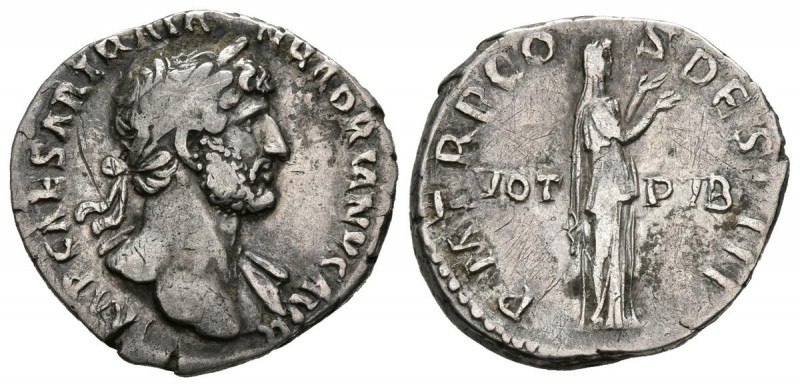 ADRIANO. Denario. (Ar. 3,43g/19mm). 118 d.C. Roma. (RIC no cita). Anv: Busto lau...