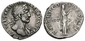 ADRIANO. Denario. (Ar. 3,43g/19mm). 118 d.C. Roma. (RIC no cita). Anv: Busto laureado de Adriano a derecha con drapeado ligero sobre hombro izquierdo,...