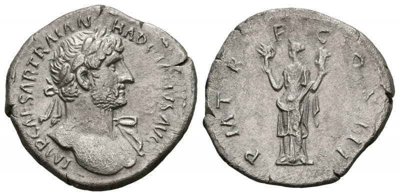 ADRIANO. Denario. (Ar. 2,67g/19mm). 119-122 d.C. Roma. (RIC 215). Anv: Busto lau...