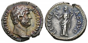 ADRIANO. Denario. (Ar. 3,08g/18mm). 134-138 d.C. Roma. (RIC 234). Anv: Busto de Adriano a derecha, alrededor leyenda: HADRIANVS AVG COS II P P. Rev: F...