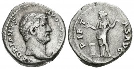 ADRIANO. Denario. (Ar. 3,48g/17mm). 133-135 d.C. Roma. (RIC 257). Anv: Busto de Adriano a derecha, alrededor leyenda: HADRIANVS AVG COS II P P. Rev: P...