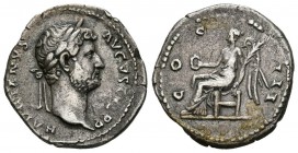 ADRIANO. Denario. (Ar. 3,13g/18mm). 128 d.C. Roma. (RIC 345). Anv: Busto laureado de Adriano a derecha, alrededor leyenda: HADRIANVS AVGVSTVS P P. Rev...